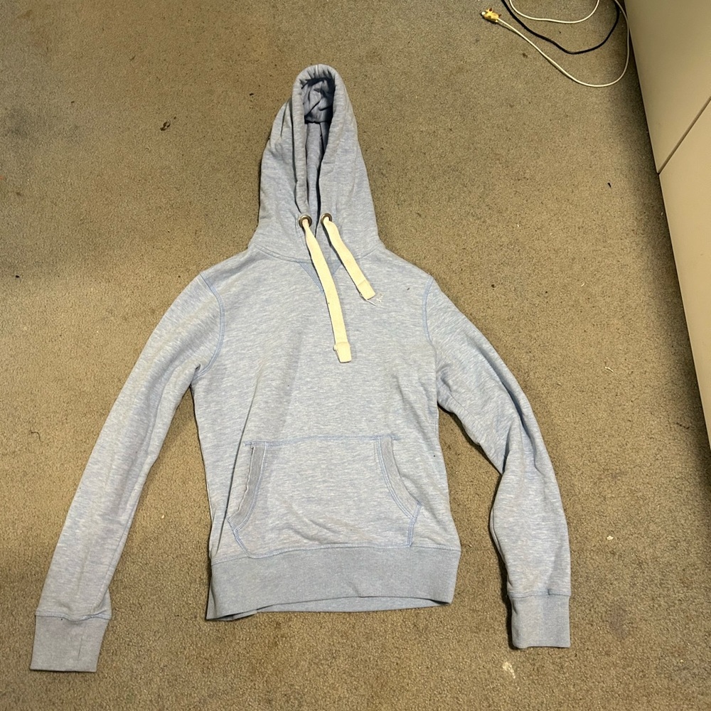 The brand is “Westhall”, the colour is light blue and the size is large